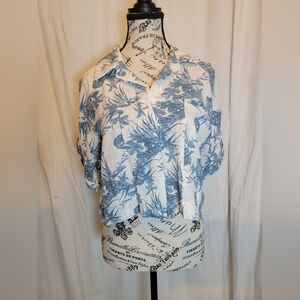 April Kiss Blue and White Crop Floral Button-Up Blouse